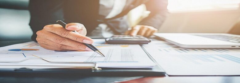 The Impact of Patient Reviews on Medical and Insurance Decision-Making